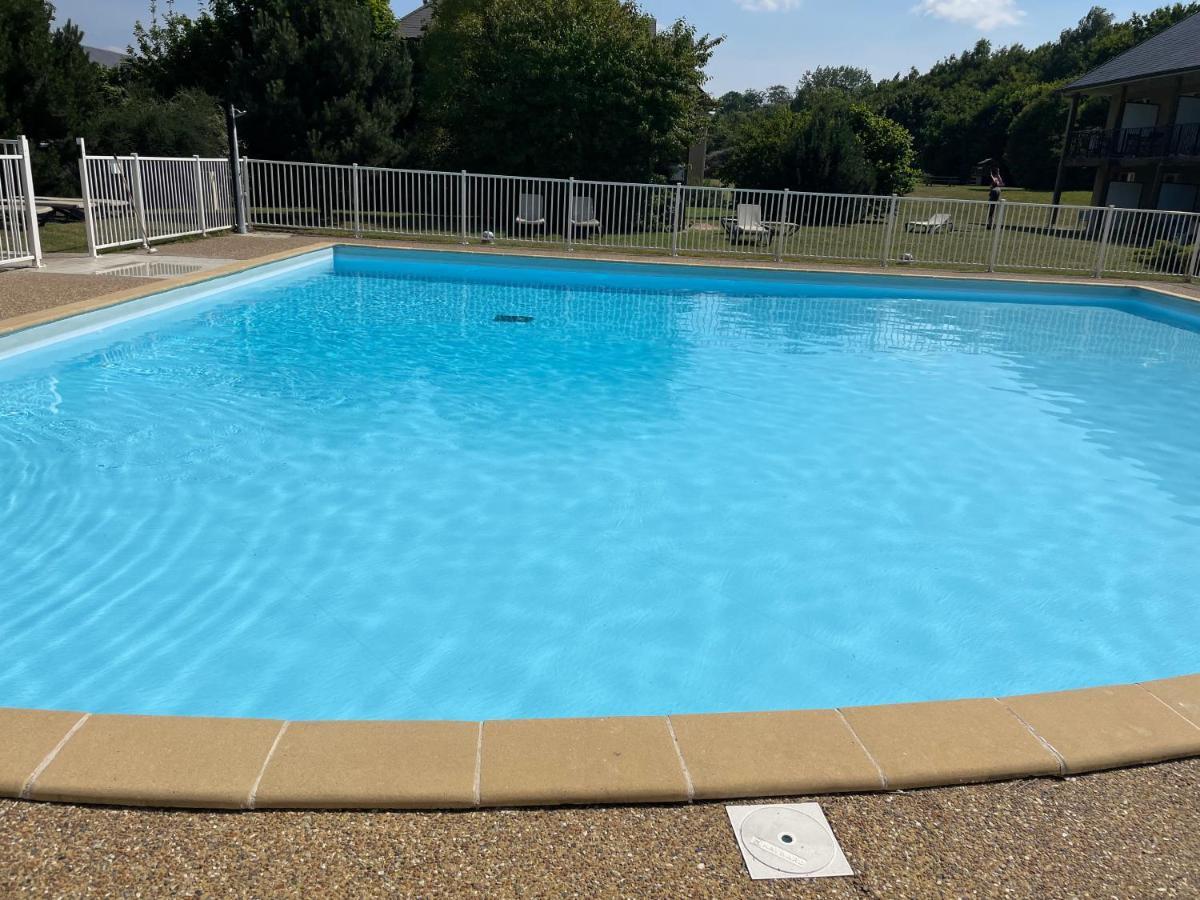 Studio Cote Piscine Apartment Equemauville Exterior photo